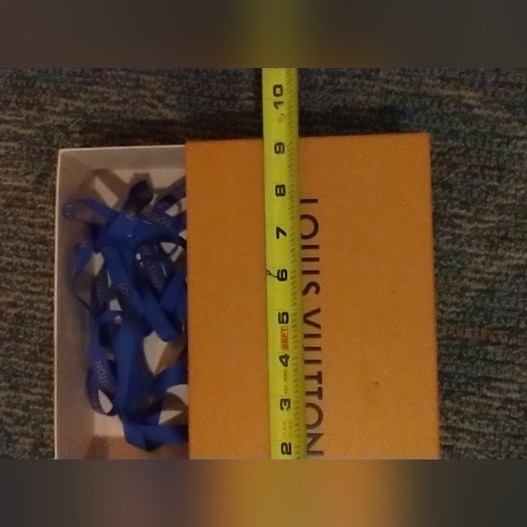 Authentic new Louis Vuitton gift box - Picture 4 of 7